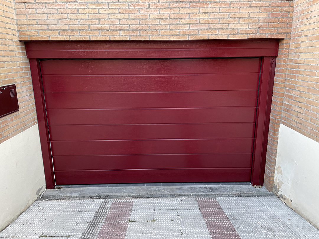Puerta automática de garaje en Zaragoza